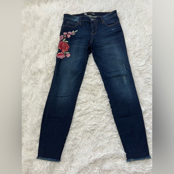 Kut from the Kloth Connie Embroidered Jeans - size 4 - Picture 2 of 7